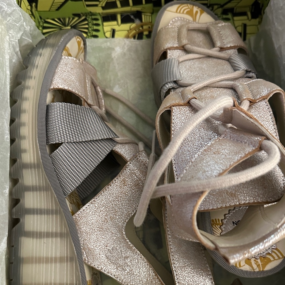 Fly London Cool Pearl Footwear - Picture 3 of 7